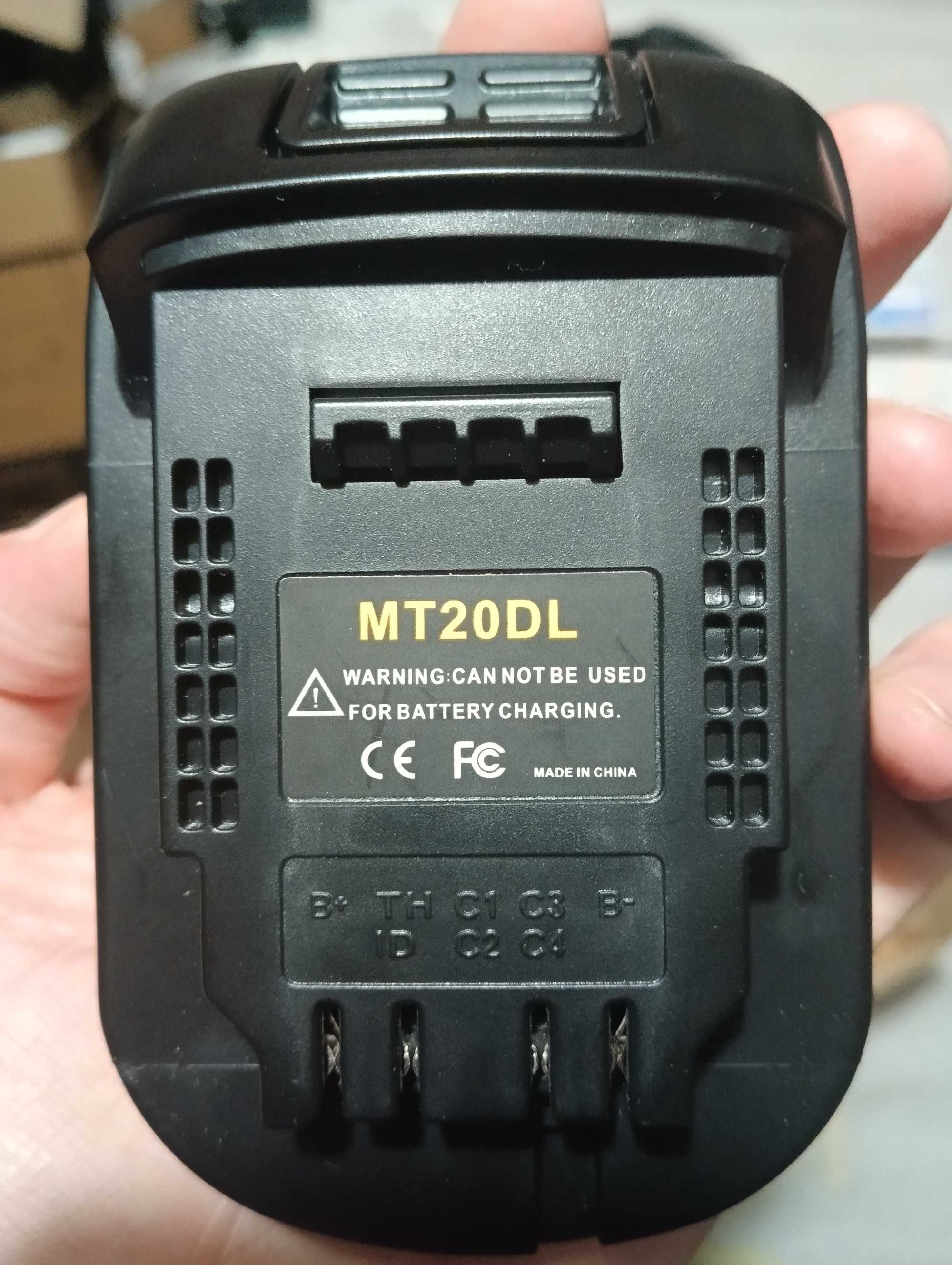 Адаптер MT20DL для аккумуляторов Makita 18В с инструментами DeWALT 20В