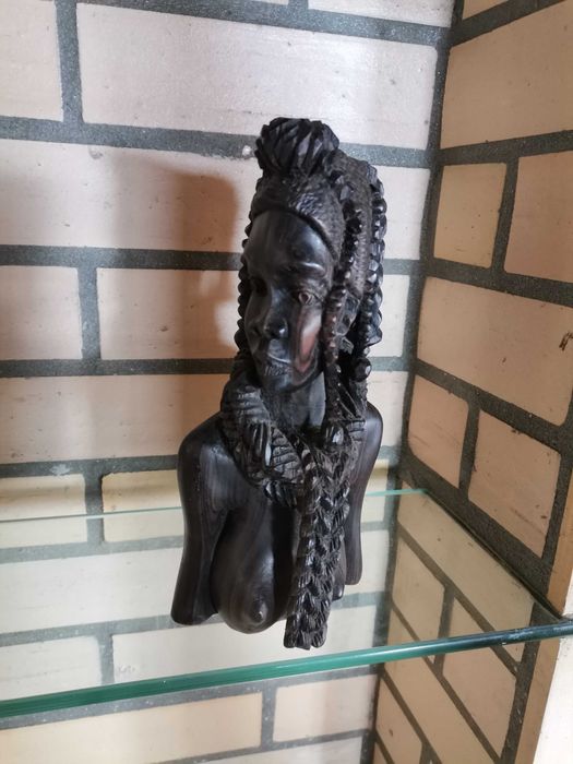 Peça escultura busto senhora africano angolano