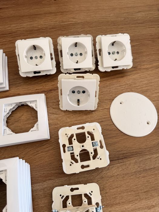 Conjunto de Switches, tomadas e Espelhos Efapel