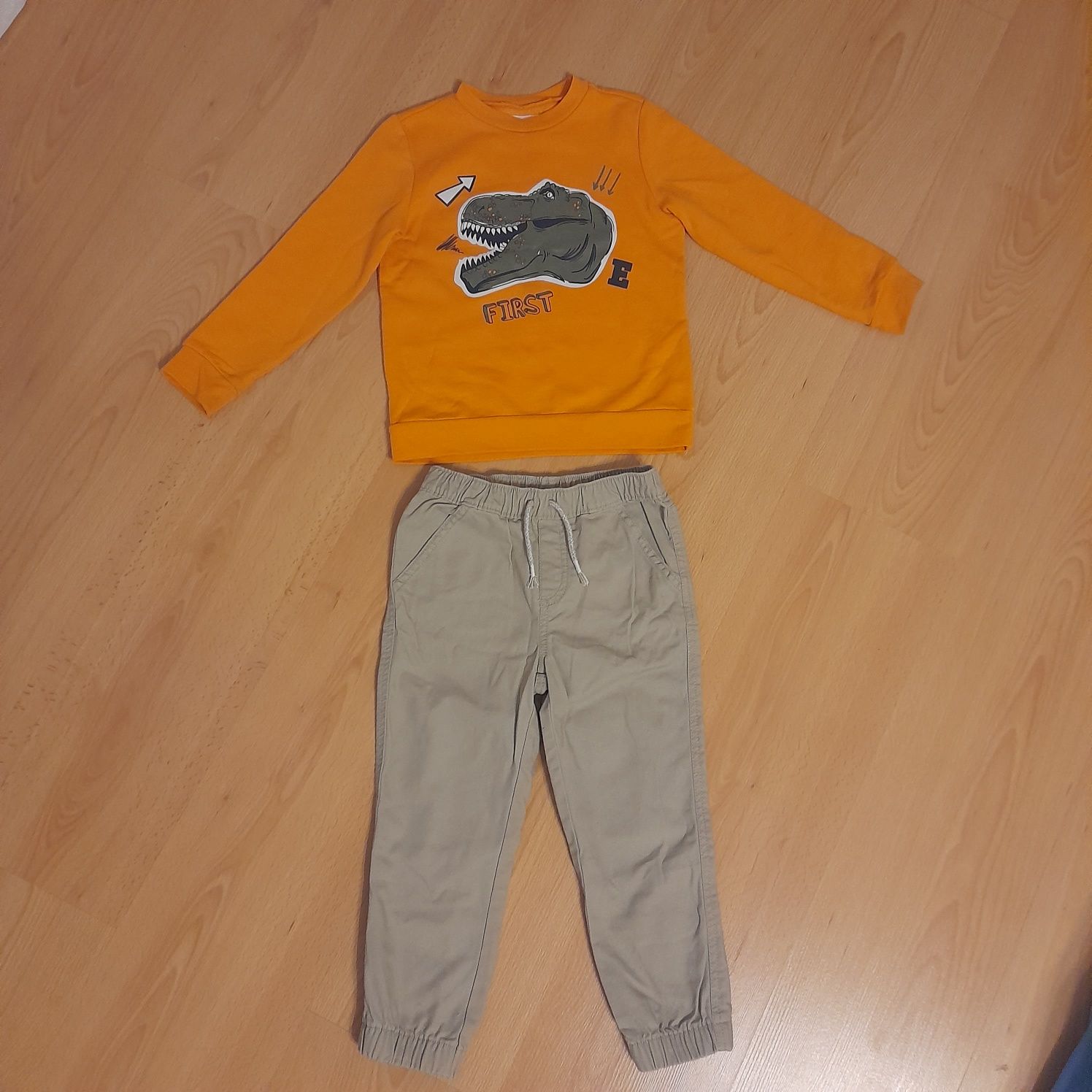 Spodnie beżowe dla chłopca 104