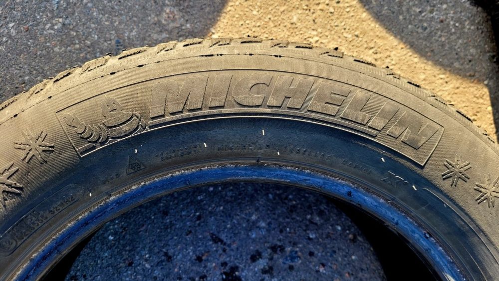 Продам резину Michelin 215 60 r16