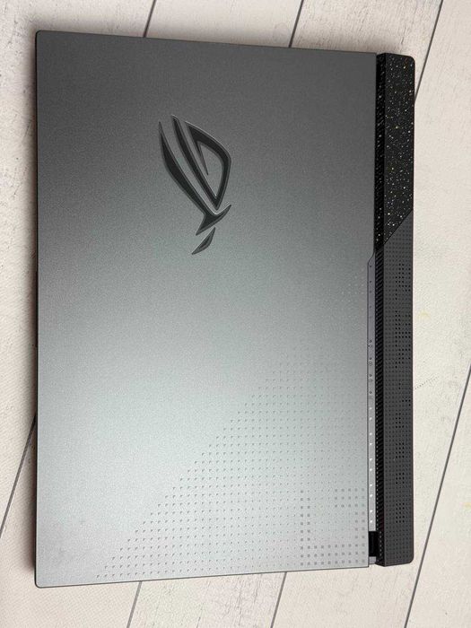 ASUS ROG STRIX G513R  Ryzen 7 6800H RTX 3070TI 8gb 1TB 16ram 300hz