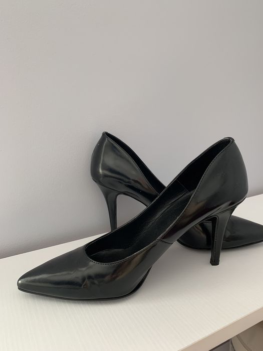 Продам Туфли Minelli р 39 на 38 кожа. Очень удобная колодка.