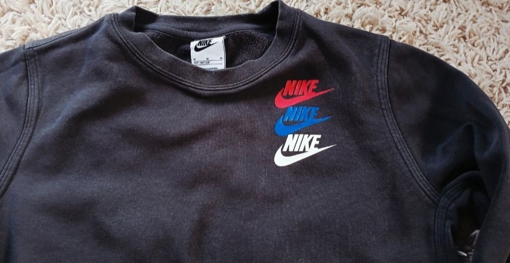 Nike czarna bluza 137-147 M pasuje na 140 wygodna oryginalna