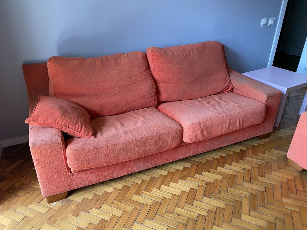 sofas de 2 e 3 pessoas.