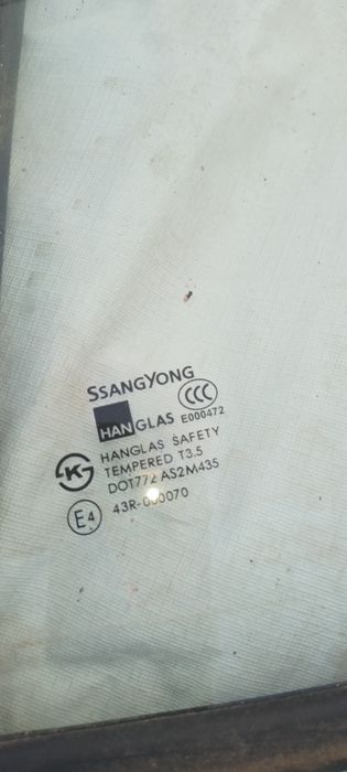 Стекла дверей и кузова Санг -Енг