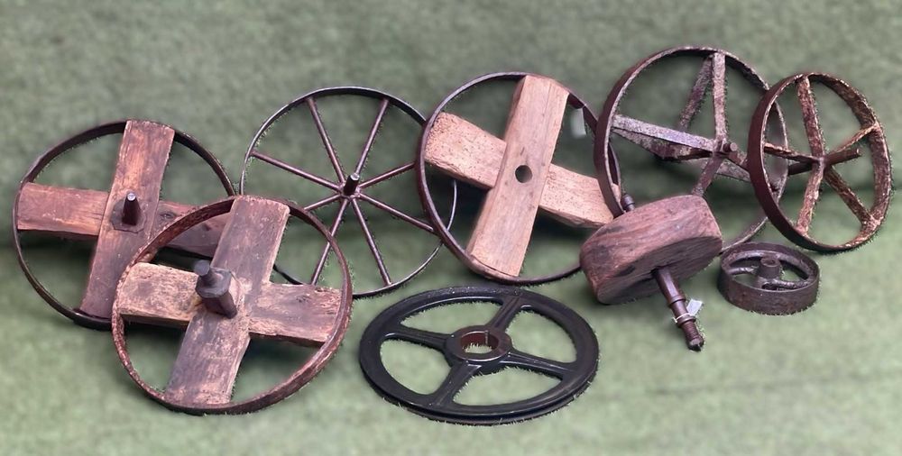 Rodas de engenhos de ferro e madeira - Antigas