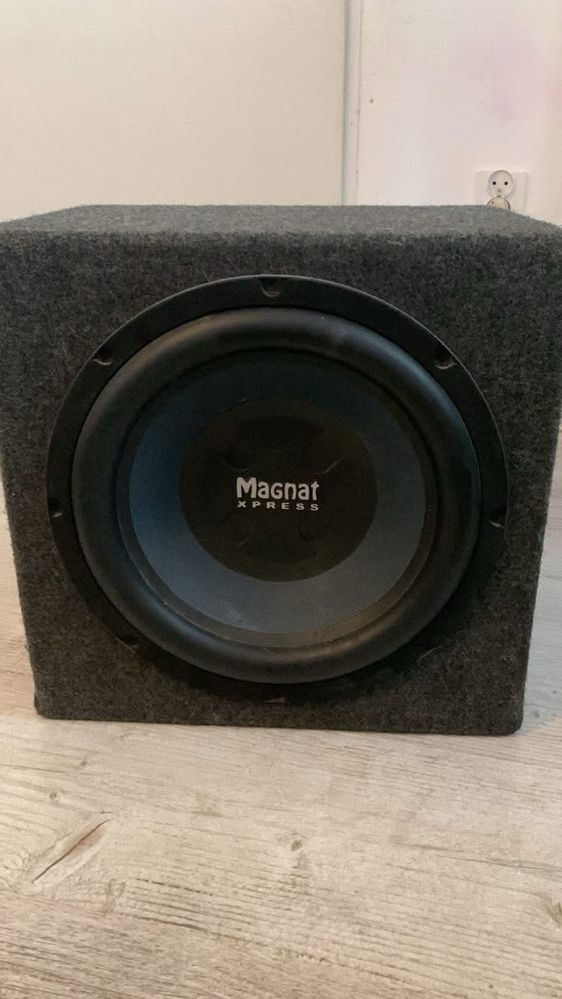 Subwoofer magnat z wzmacniaczem