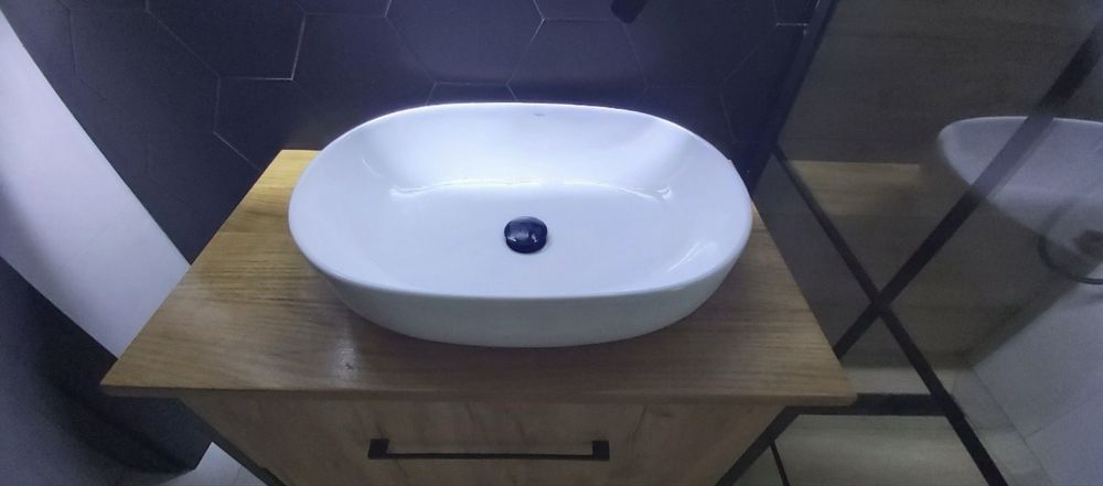 Szafka łazienkowa z umywalka