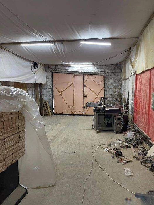 Оренда виробничого приміщення 340 м² з тельфером поблизу Львова