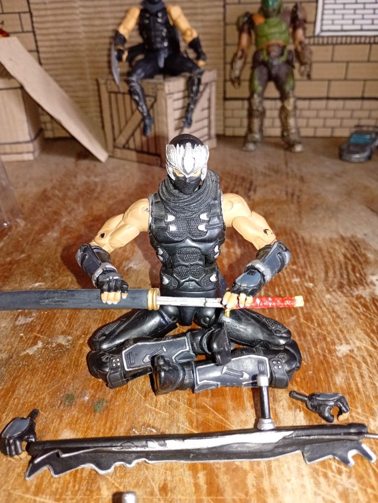 Продаю екшен фігурку Ninja Gaiden 2