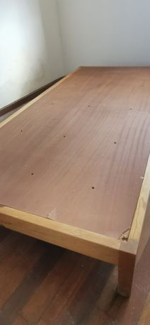 Vendo estrado de cama em madeira