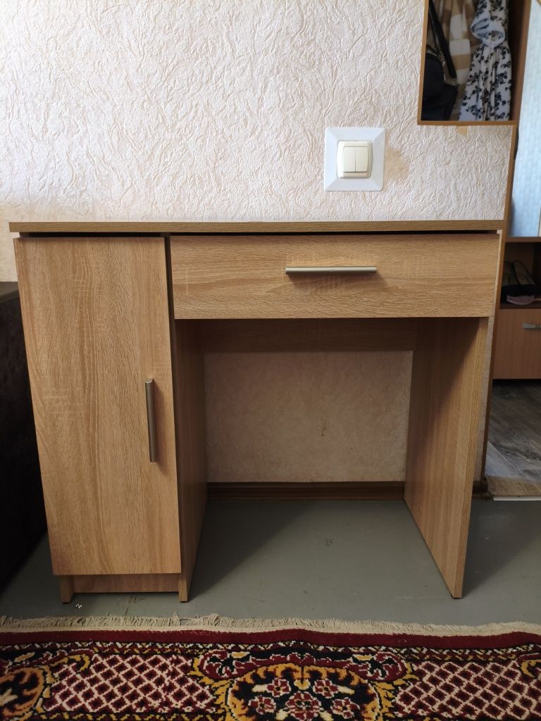 Продам письменный стол