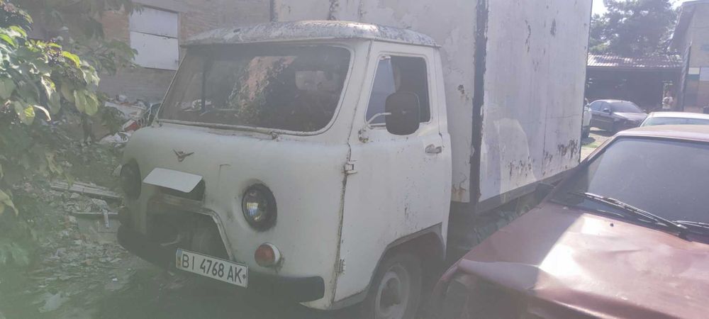 Продам автомобиль УАЗ-3303 с изотермическим фургоном