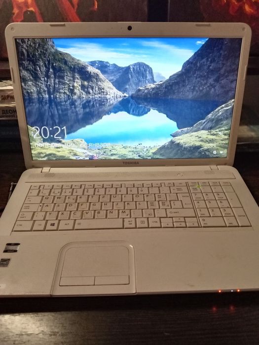 Ноутбук Toshiba 17