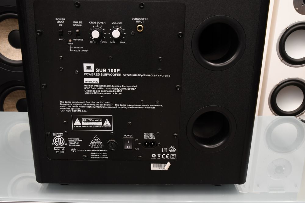 Mocny subwoofer aktywny JBL Arena Sub 100P do kina domowego i muzyki
