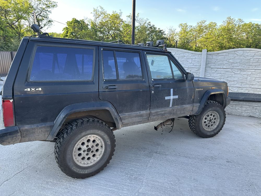 Разборка шрот Jeep Cherokee XJ 4.0 бензин коробка автомат 1989