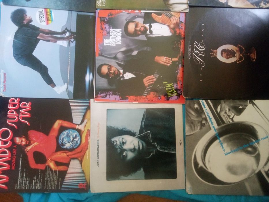 12 discos incluindo Donna summer