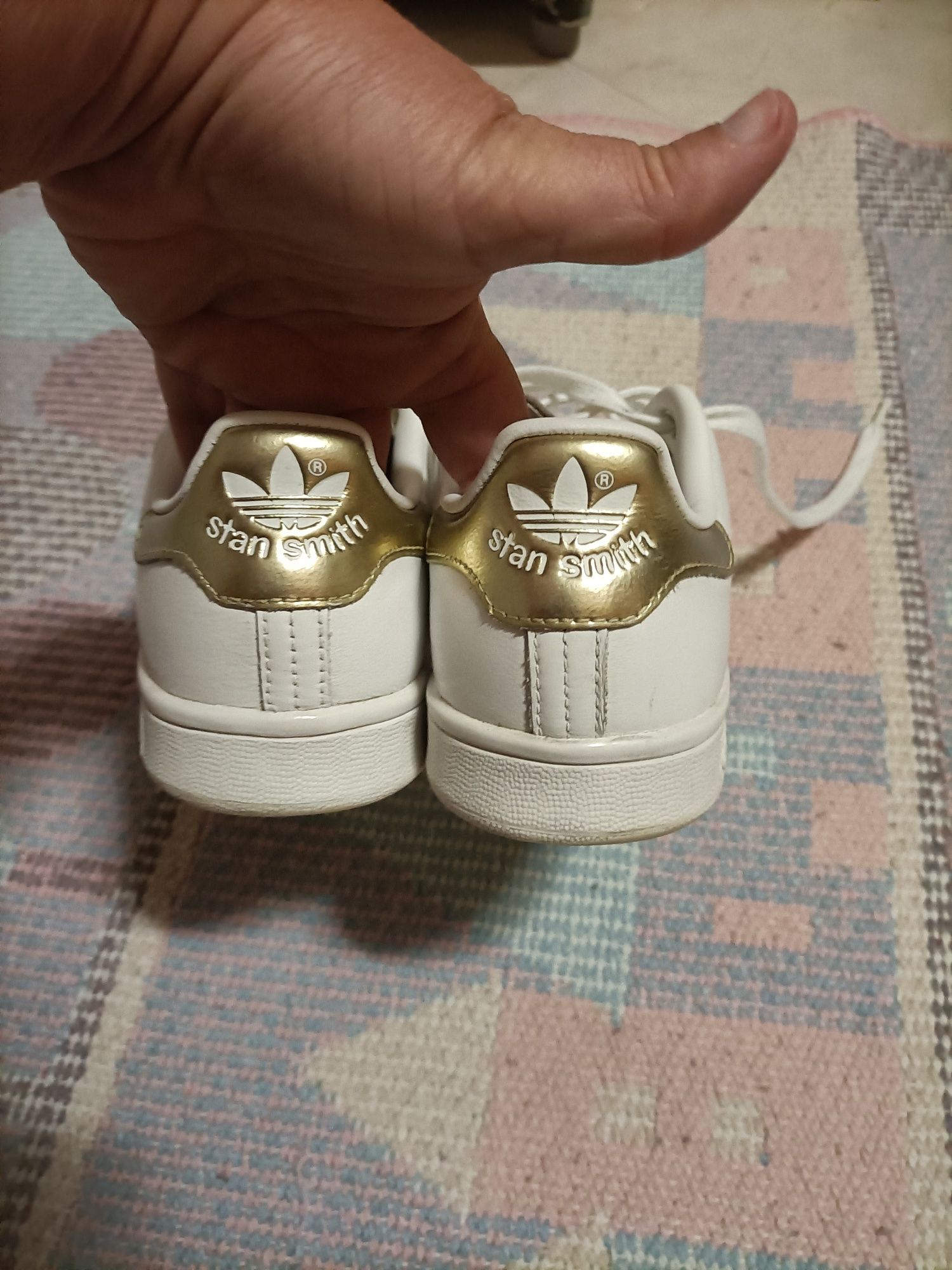 Tênis adidas Stan Smith, em ótimo estado, tamanho 37 e um terço.