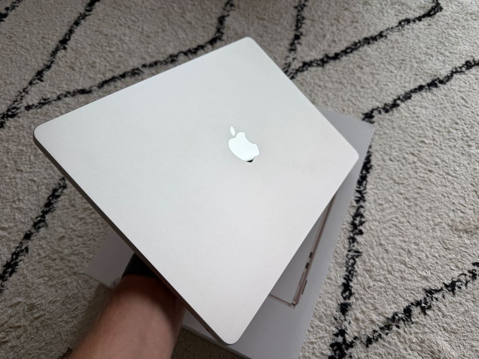 Used Apple Macbook Air 15" Starlight M2 8Gb RAM 256Gb SSD 2023