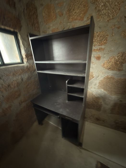 Secretária com estante