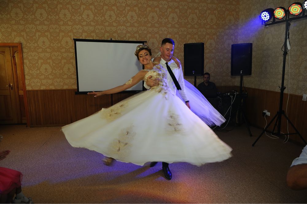 Продам весільну сукню