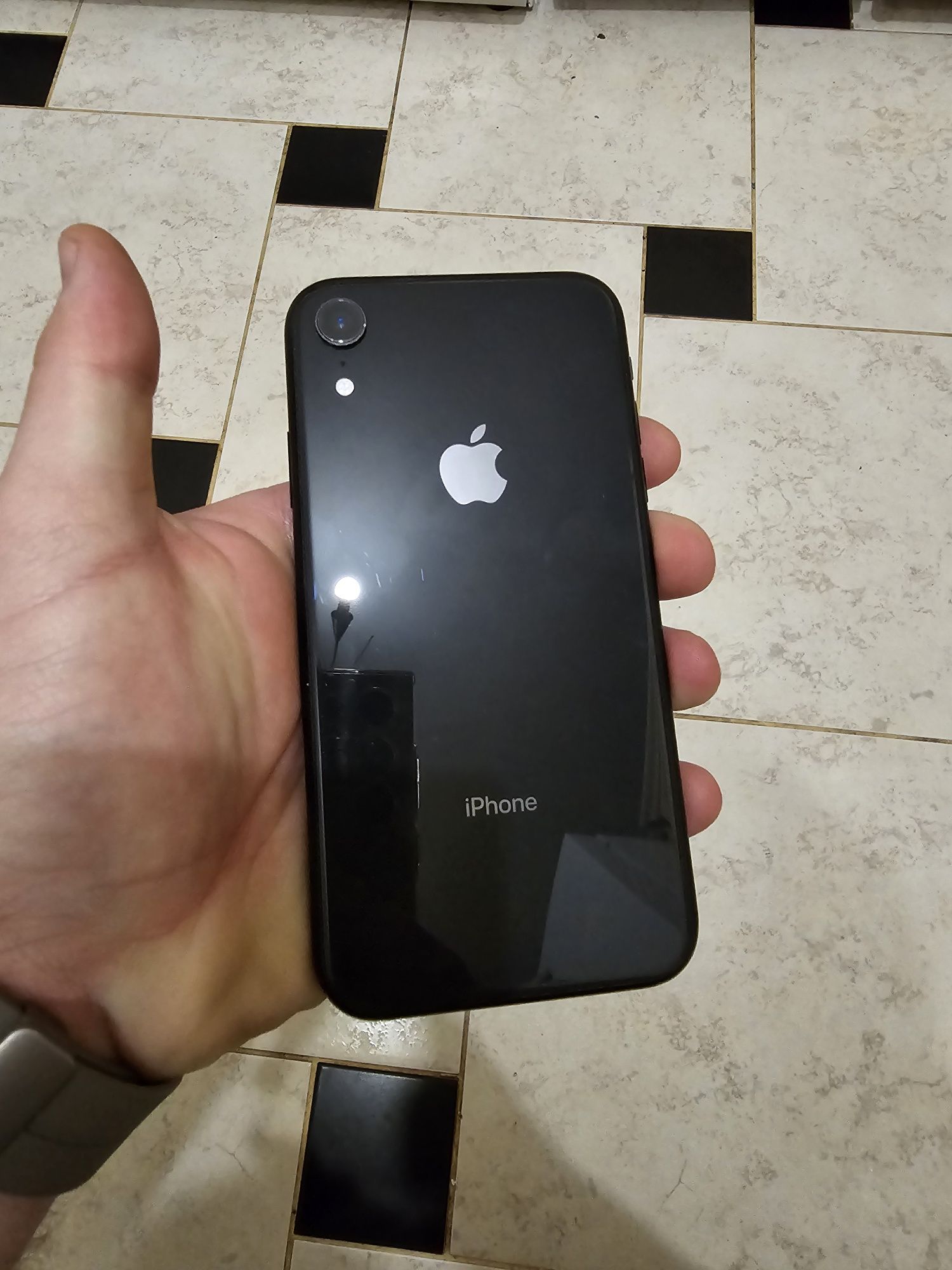 Iphone xr 64gb battery 79%