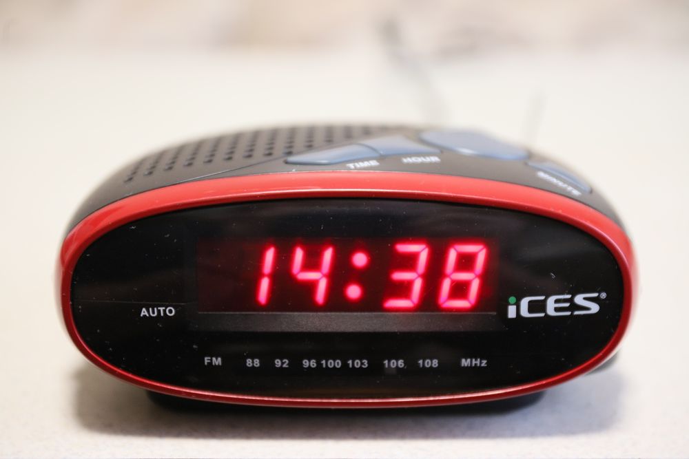iCES icr - 200   FM radio Clock