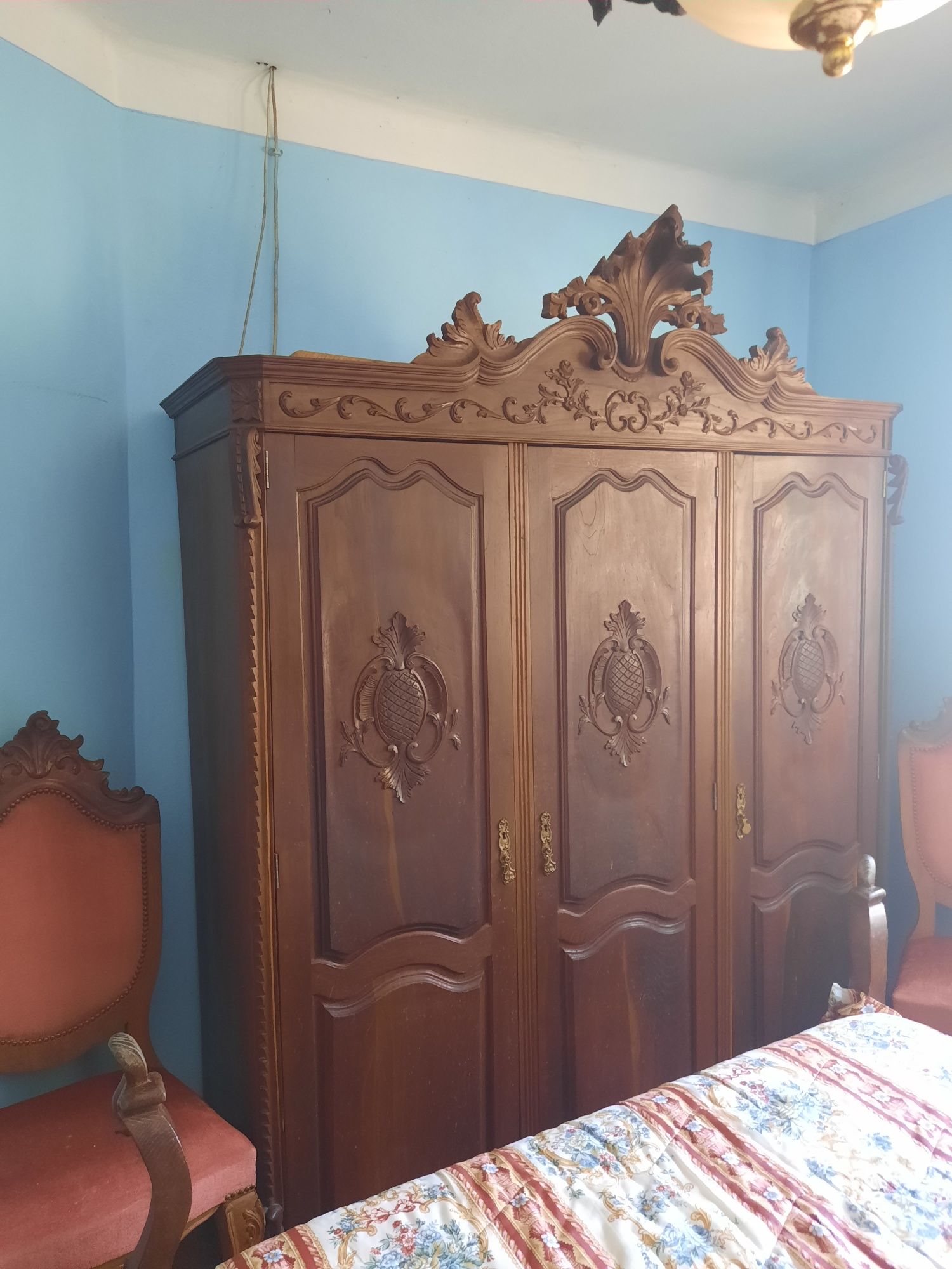 Quarto completo em madeira maciça