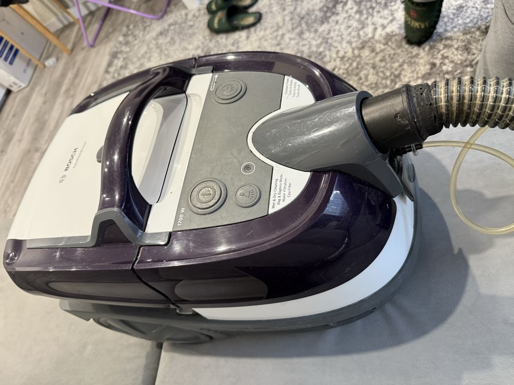 Миючий пилосос з аквафільтром BOSCH Aqua Wash Clean serie 4