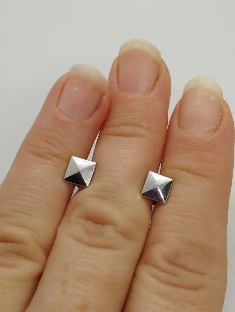 Серебряные серьги пуссеты 1.9 грамма