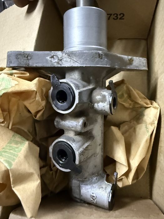 Автозапчастини продаж