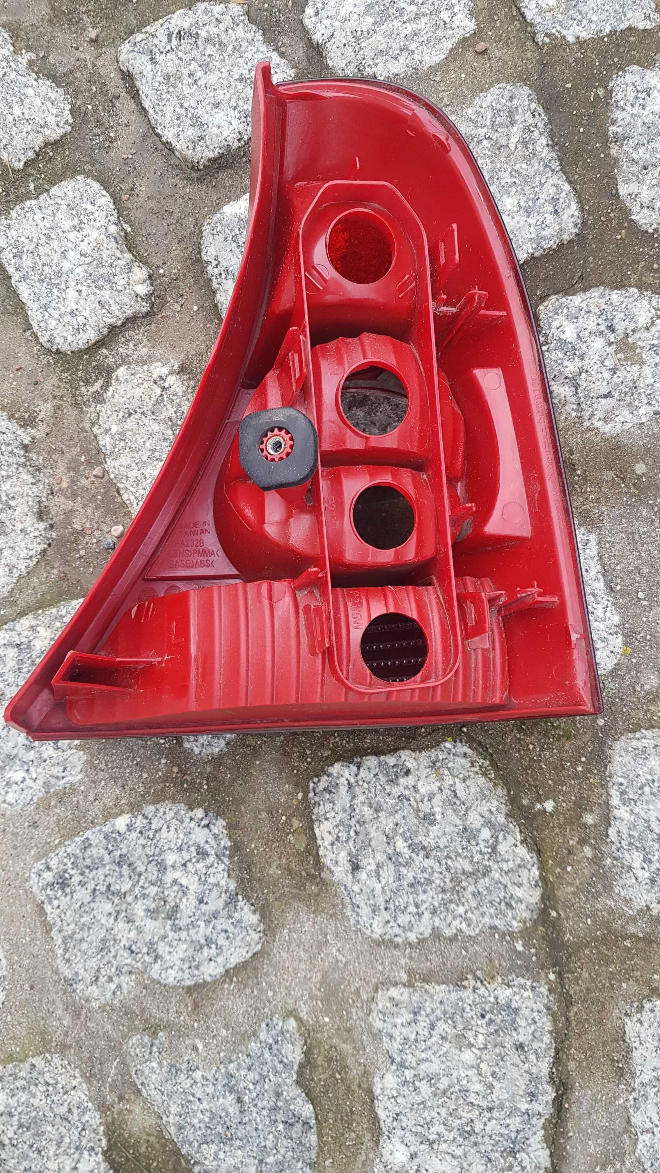 Tylna lewa lampa Renault Clio 2 Lift