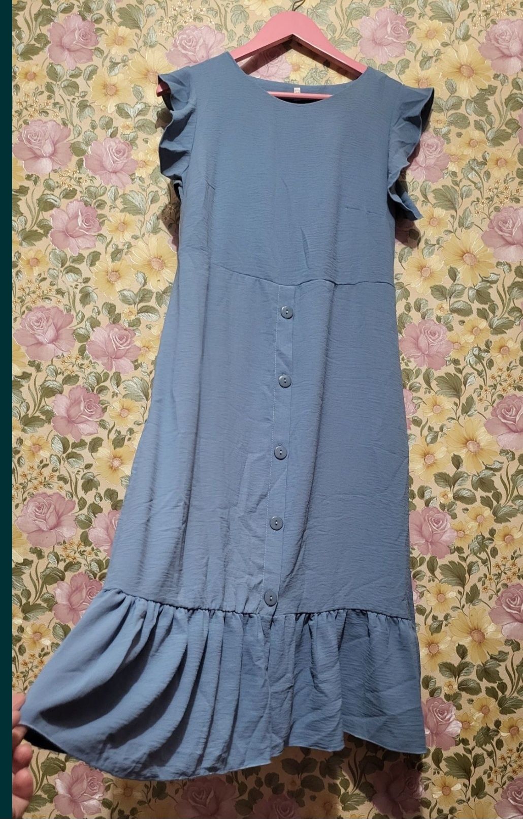 Платье с воланом и поясом.имитация пуговиц XL