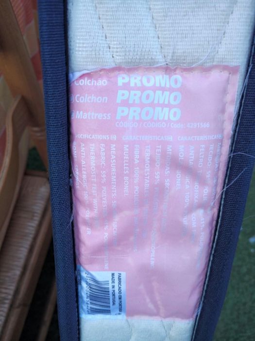 Tenho dois colchões para cama de bebé 10€ cada um.