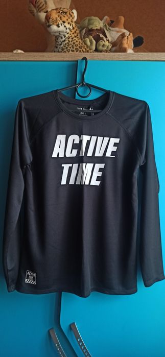 Продам  подростковую светоотражающую ветровку.