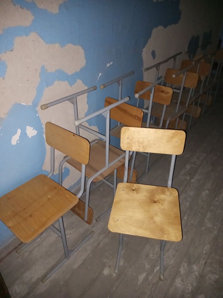 Шкільні парти стільці