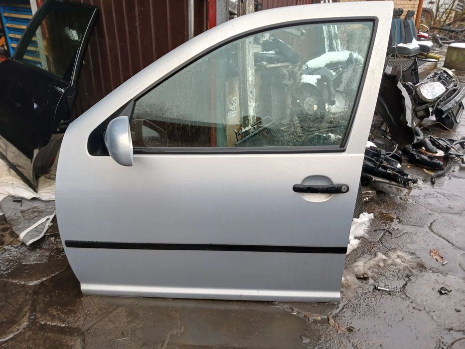 Drzwi vw Golf IV bora LB7Z lewe prawe przód tył bez korozji do złożenia szyba zamek klamka