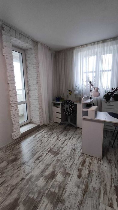 Двокімнатна квартира у чудовому районі підходить під програми.