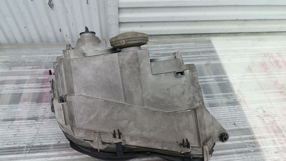 Vendo farol esquerdo de Mercedes C Class W 203 ano 2000