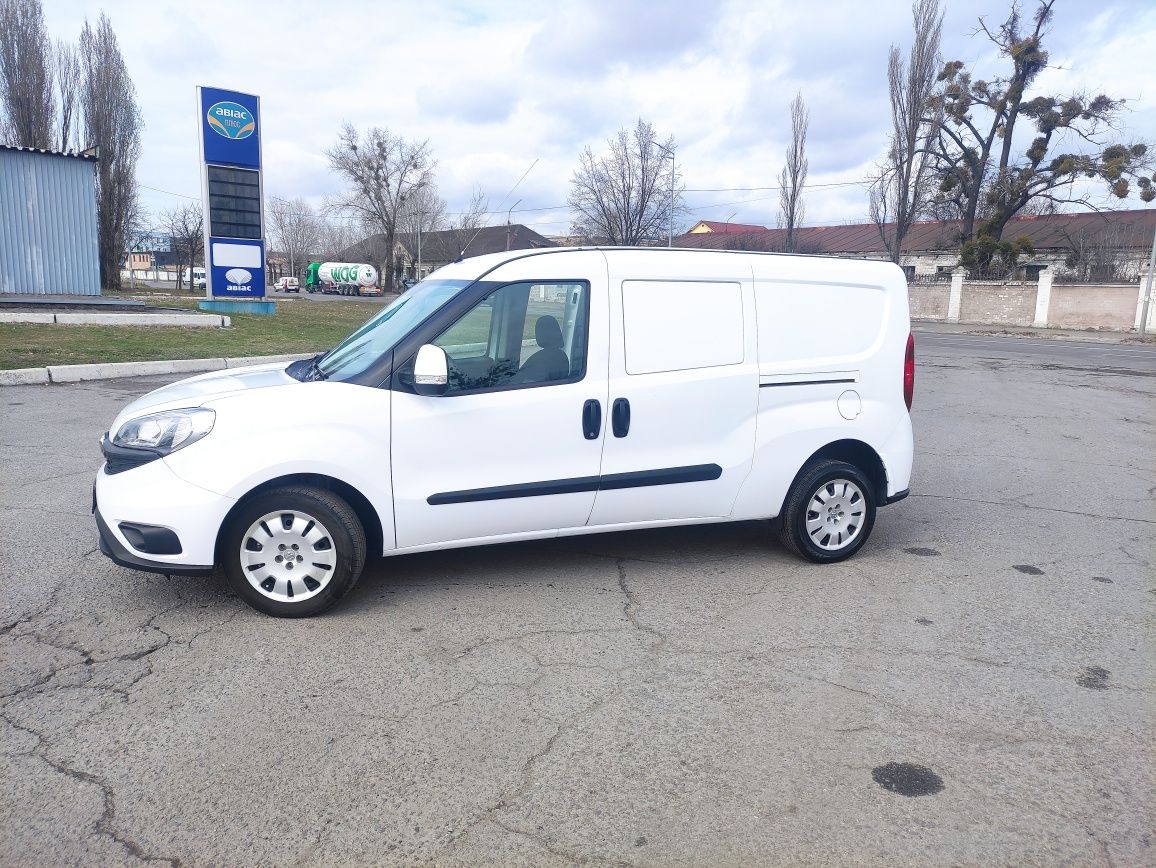 Продам Fiat Doblo maxi, 6 дверний вантажний на Автоматичній Кпп...