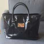 torebka czarna Louis Vuitton, torebka lakierowana czarna