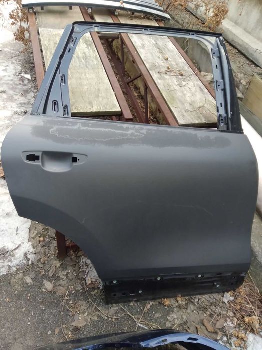 Двері задні праві на Фольксваген Touareg