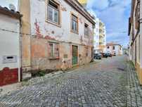 Prédio para recuperar com 2 apartamentos