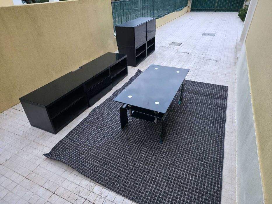 Mesa Movél TV Preta (Ikea BESTA) com Gaveta e Vidro na parte superior