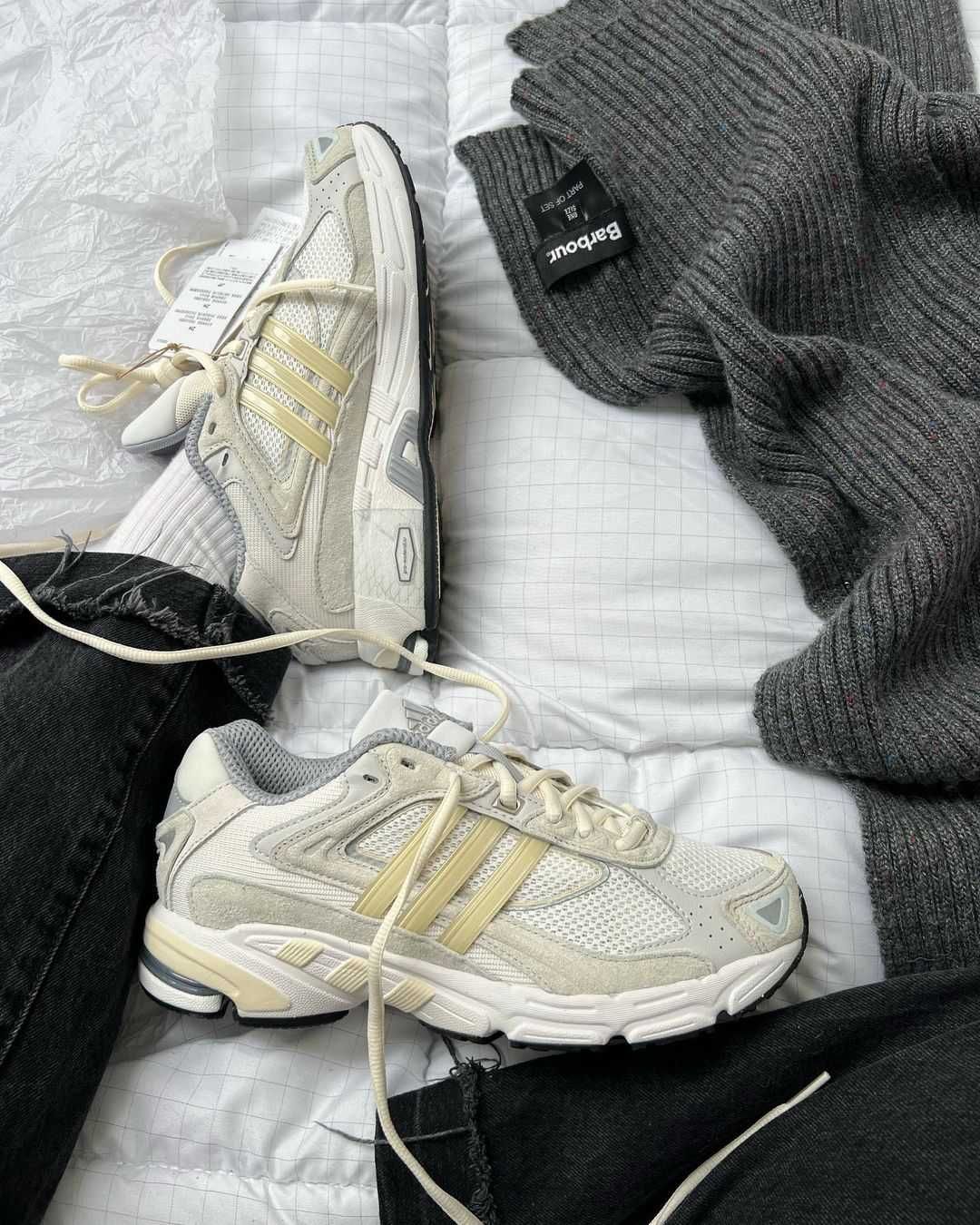 Кроссовки/Кросівки Жіночі Adidas Response Cl Bad Bunny/Останні Розміри