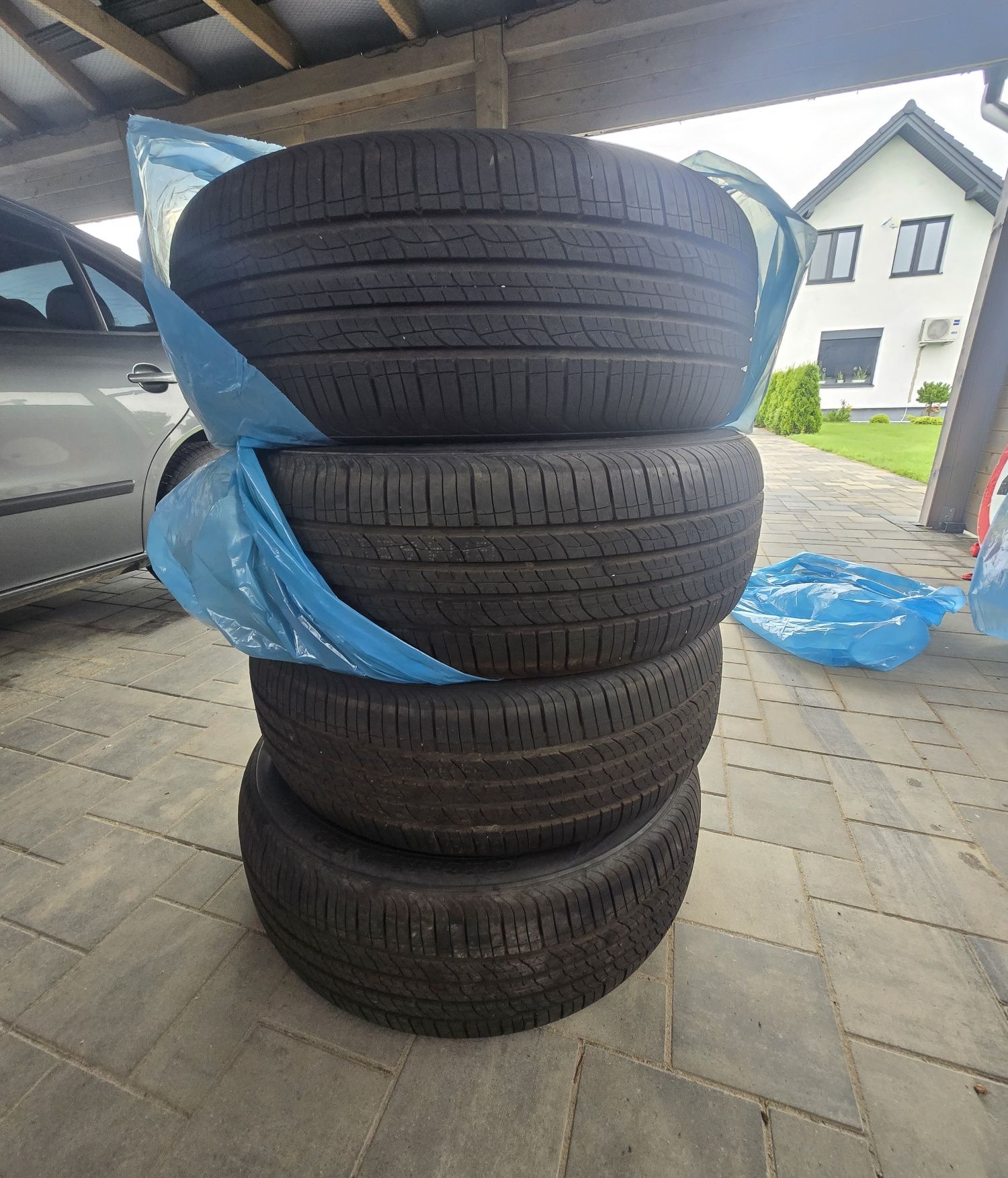 Sprzedam opony 235x55x19 nowe