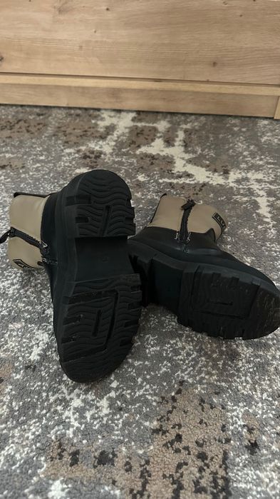 Зимові ботінки для дівчинки (29р)