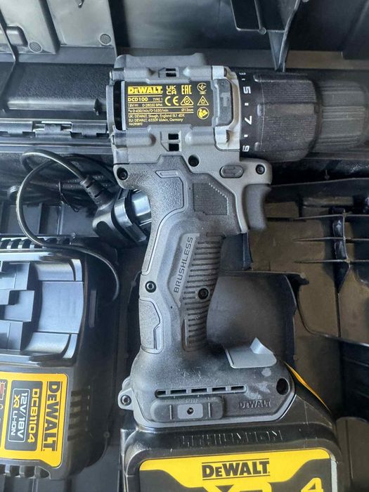 Wkrętarka DeWalt DCD100 edycja specjalna + Bateria 4.0ah+ ładowarka