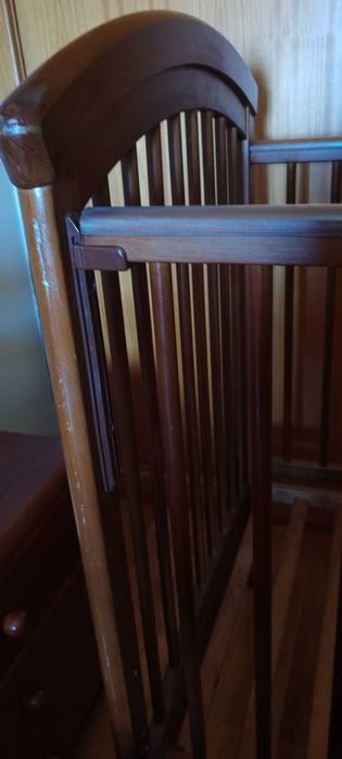 Berço em madeira maciça